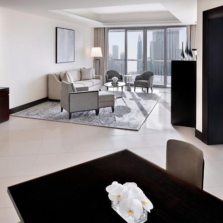 Hotel Address Downtown Dubaj Exteriér fotografie A suite at the Ritz-Carlton, DIFC