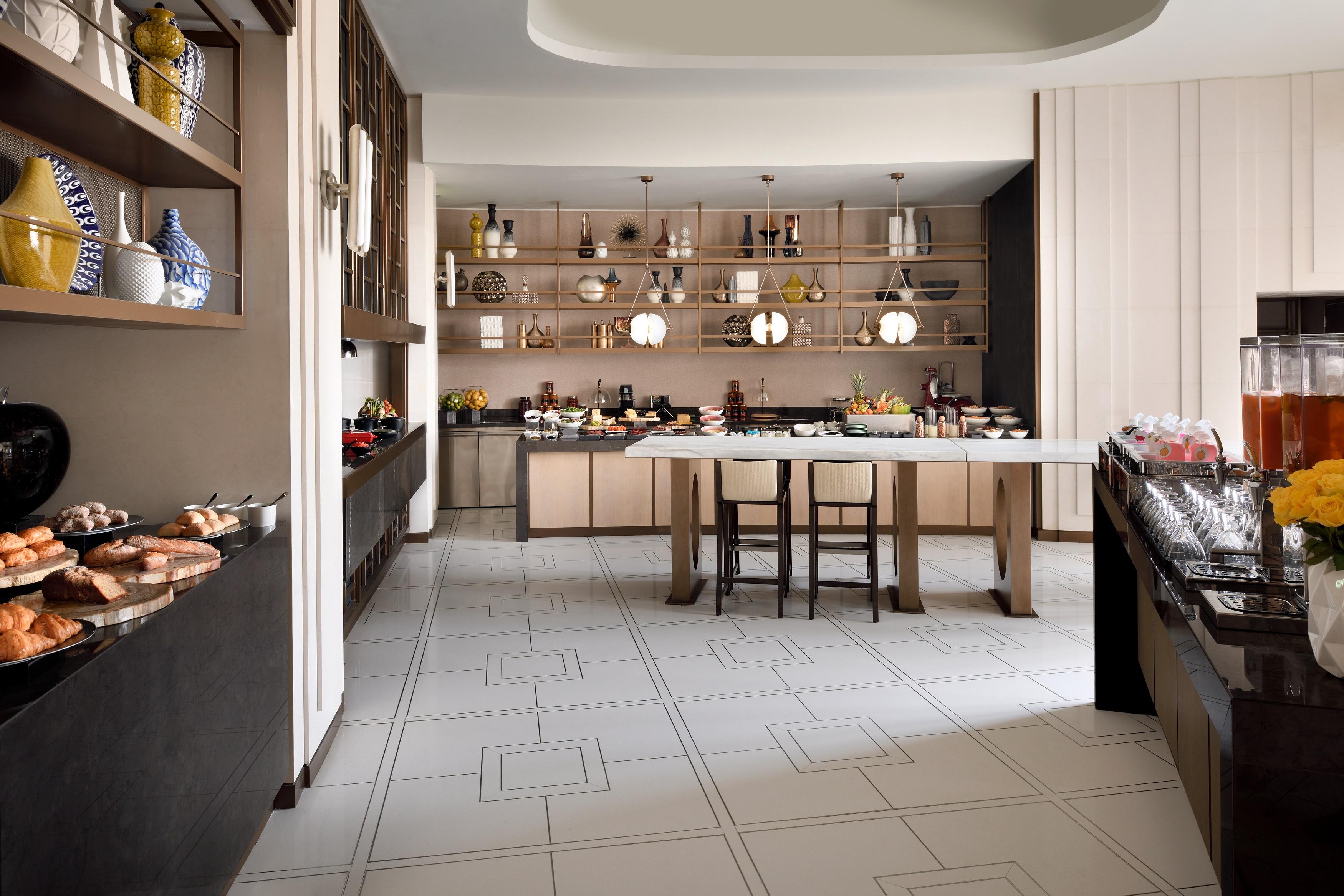 Hotel Address Downtown Dubaj Exteriér fotografie The kitchen at the Ritz-Carlton, Paris