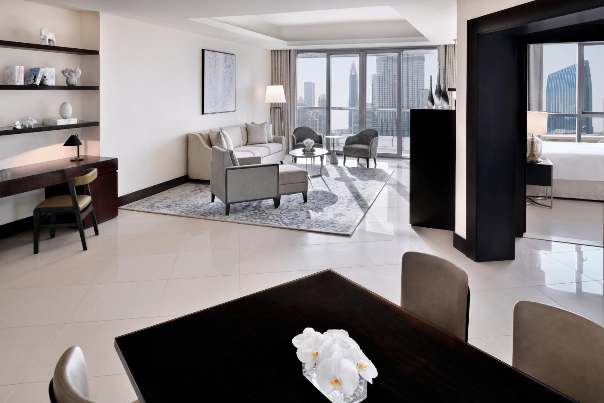 Hotel Address Downtown Dubaj Exteriér fotografie A suite at the Ritz-Carlton, DIFC