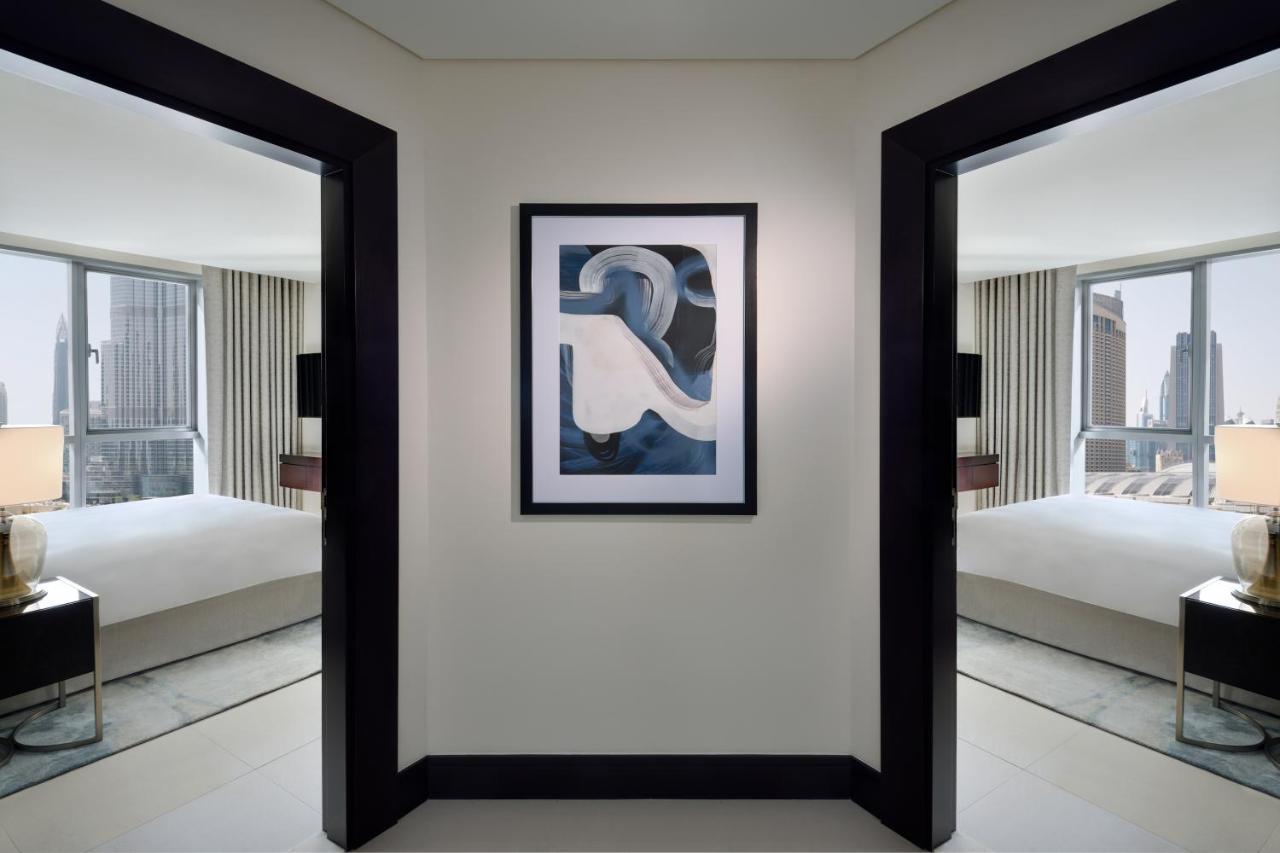 Hotel Address Downtown Dubaj Exteriér fotografie Artwork by Michael Mcintyre